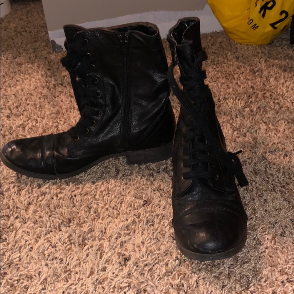 Combat boots